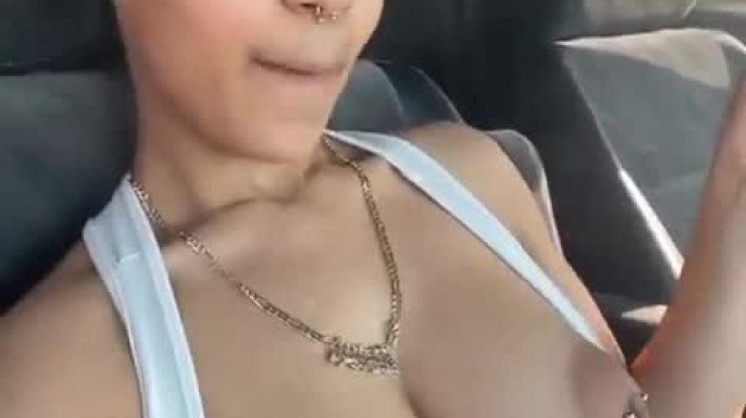 boobs show in car